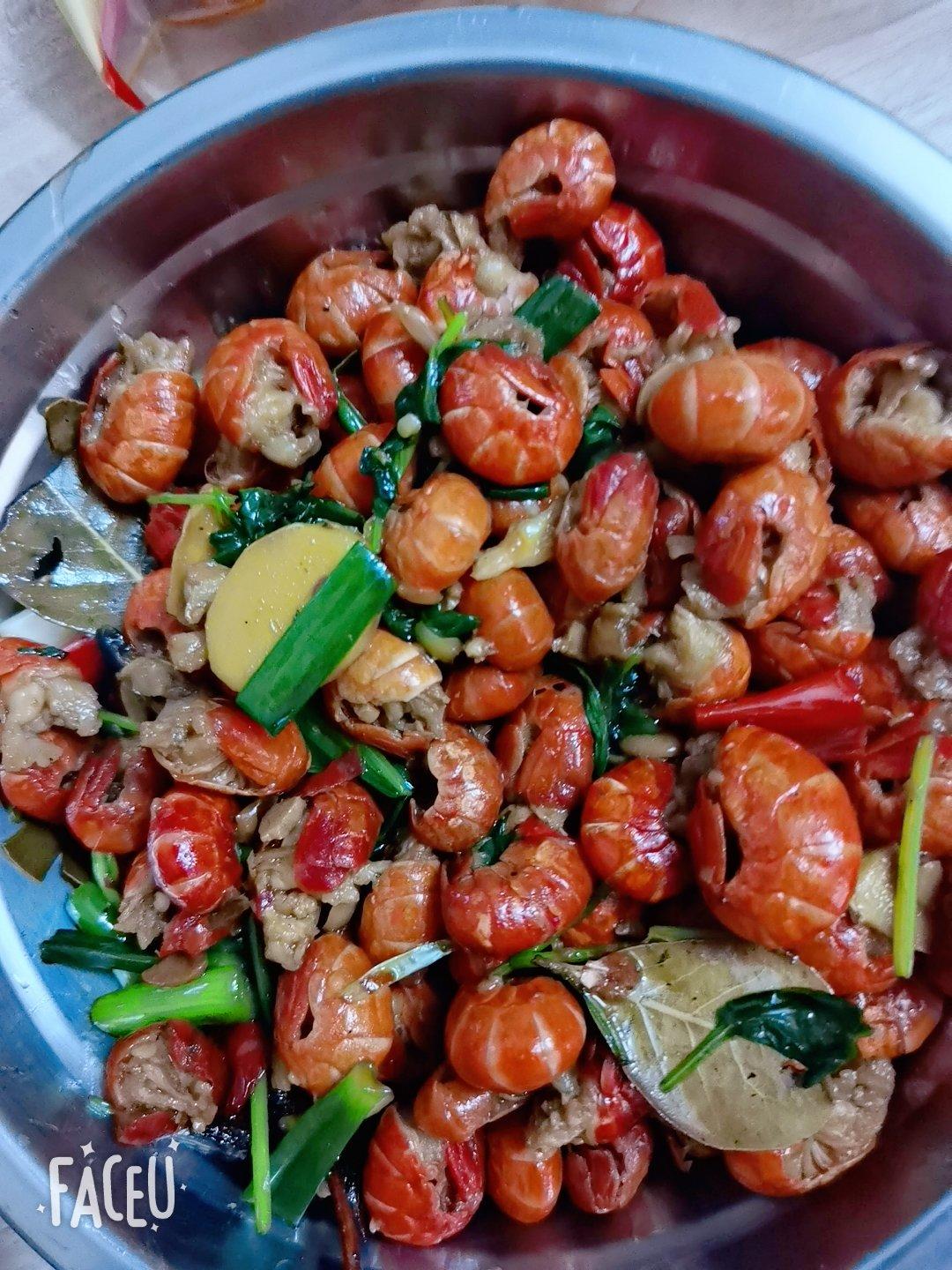 夏日夜市烧烤摊的灵魂-麻辣龙虾尾