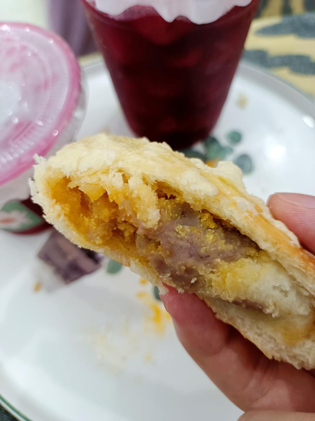 芋泥咸蛋黄软欧包