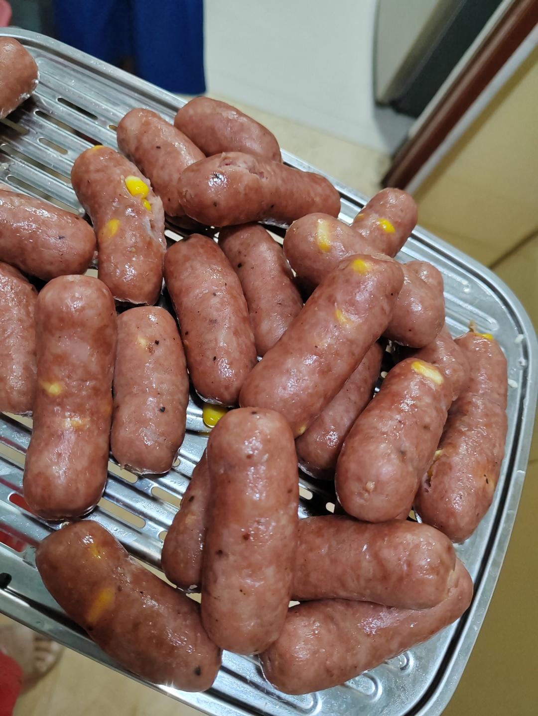 实验多次味道终于满意了～黑椒脆皮烤肠