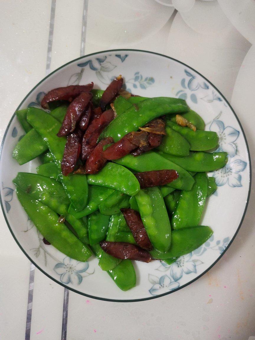 无比简单的荷兰豆炒腊肠，营养又好吃～！