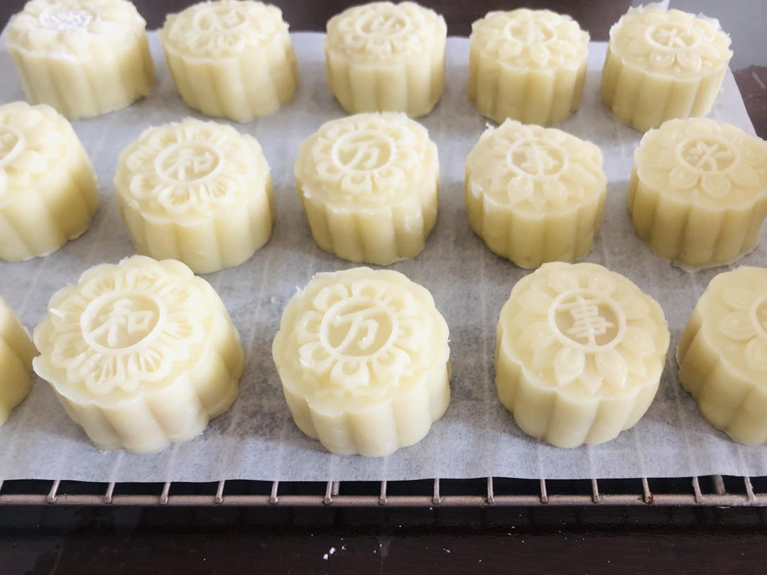 不粘手的冰皮月饼饼皮(改良版)