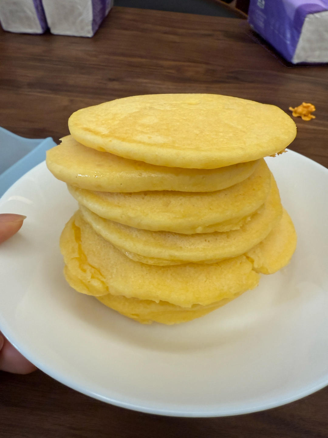 手不沾面做松软的玉米面小饼