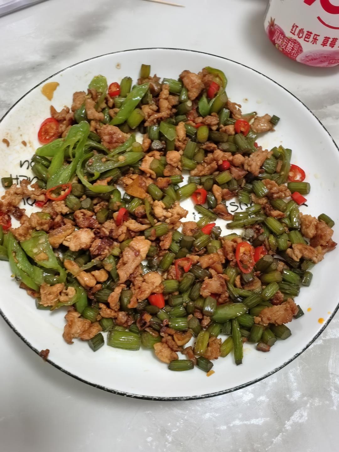 蒜苔炒肉末，三碗米饭都不够吃