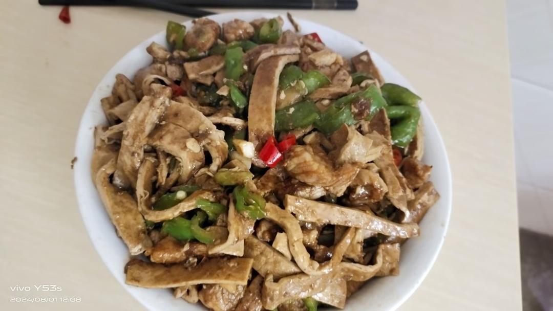 做法简单却香辣美味的香干炒肉