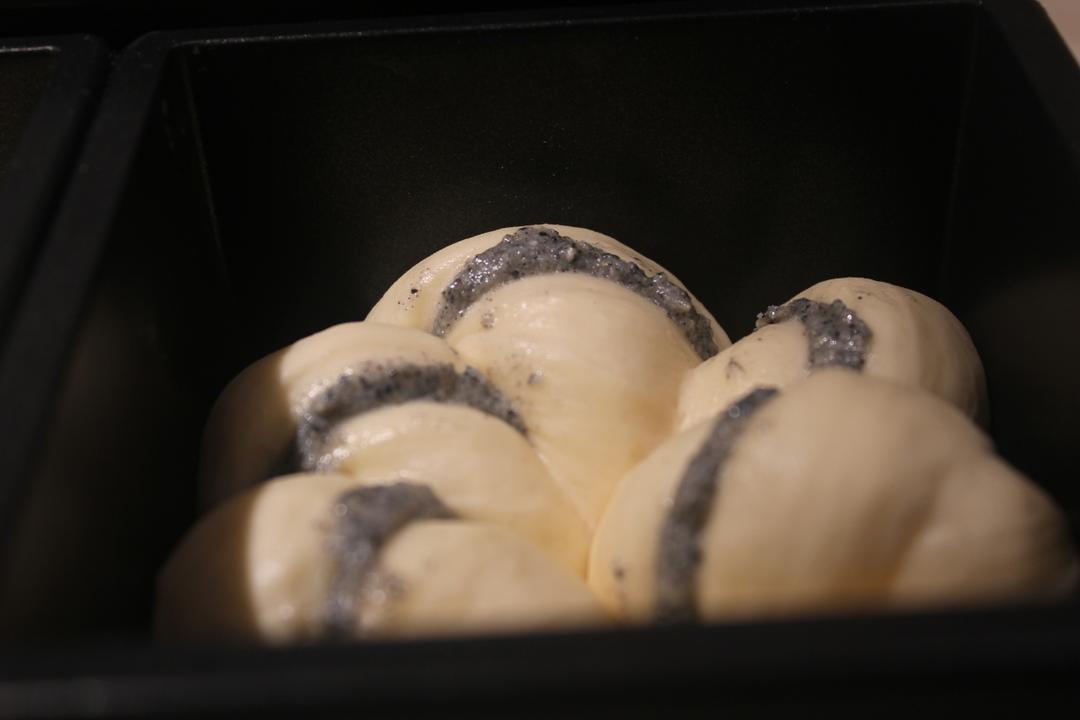 黑芝麻奶酥吐司【一次发酵】