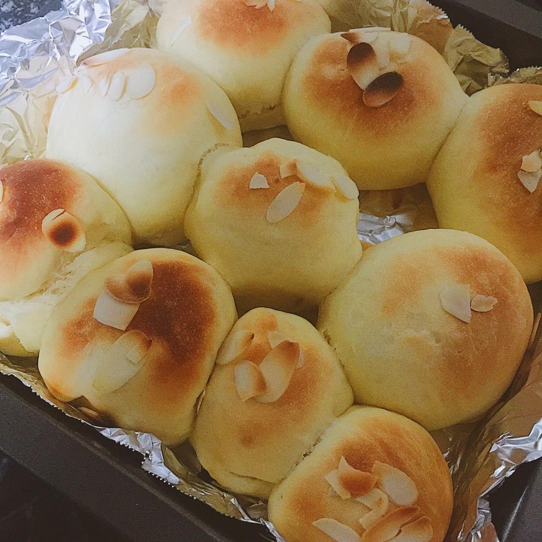 大人小孩都爱不释口的【蜂蜜牛奶小餐包】