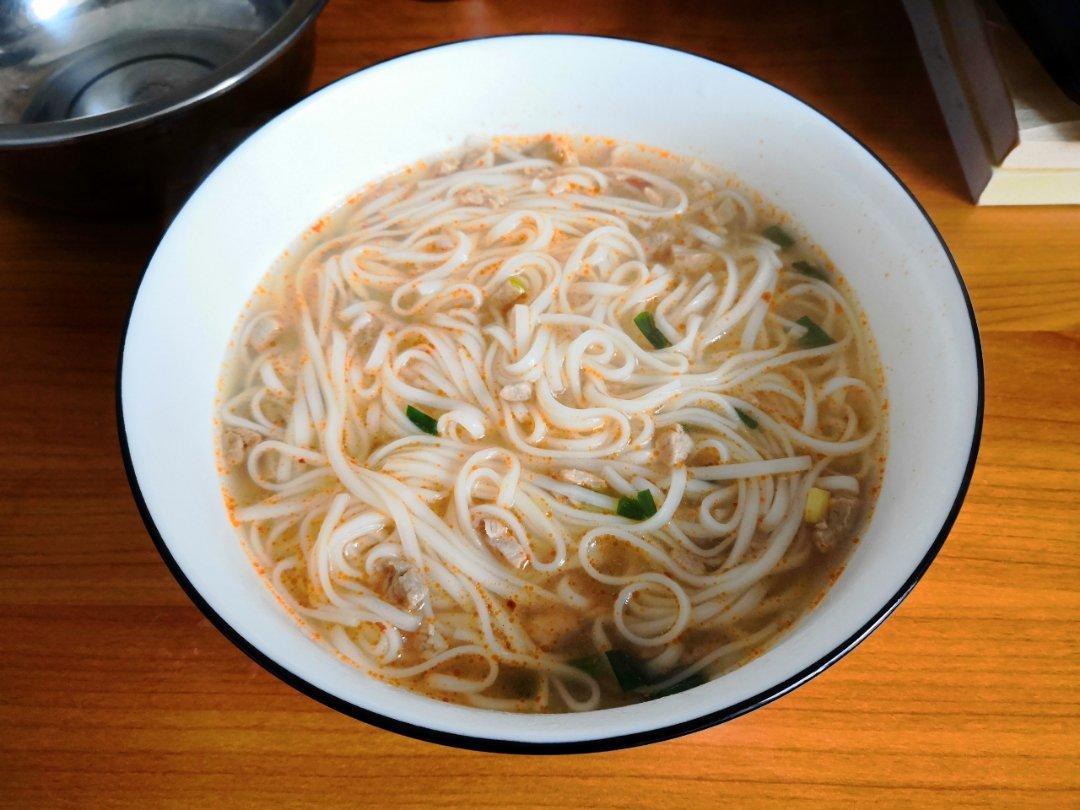 十分钟就能吃到的肉臊子面