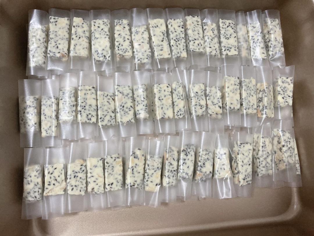 牛轧糖【花生、黑芝麻牛轧糖】
