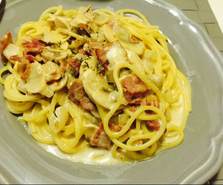 白蘑菇奶油培根意面