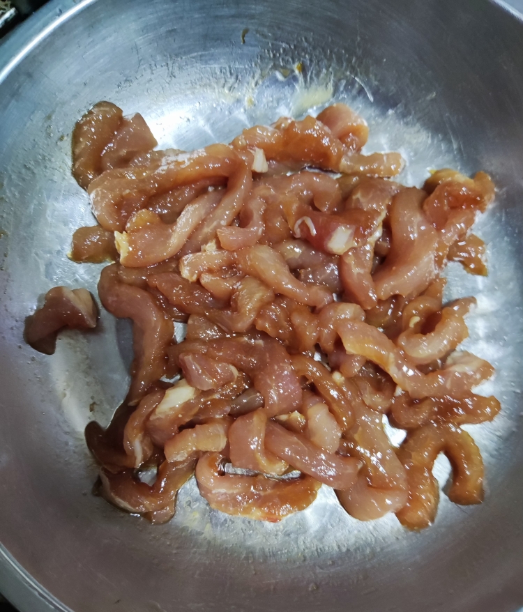 家常菜：茄子炒肉丝（少油保色法）的做法 步骤5