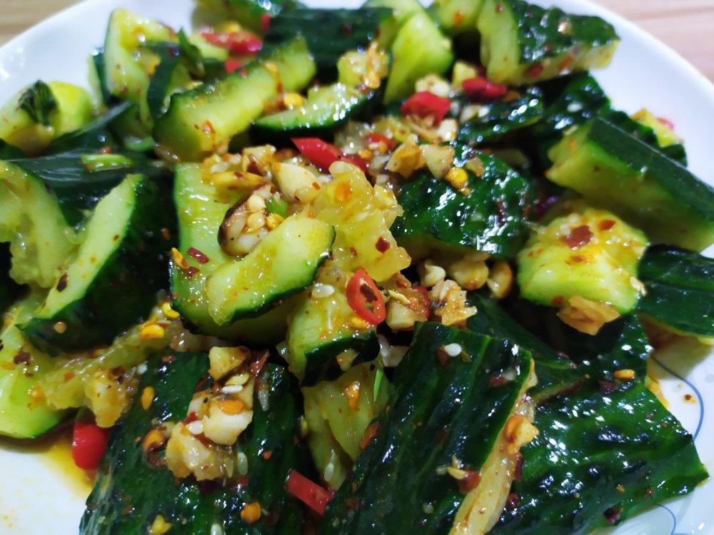 美食小当家亚军做的5分钟完成巨好吃的凉拌黄瓜清脆爽口