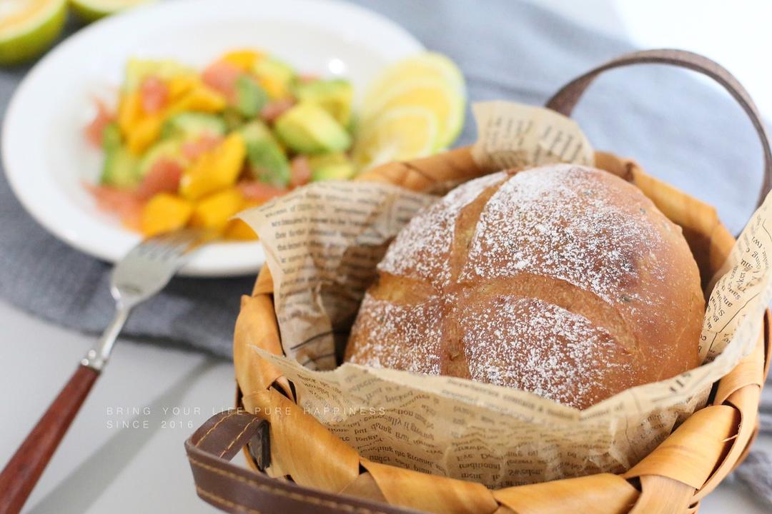 黑麦红枣核桃黑芝麻软欧面包