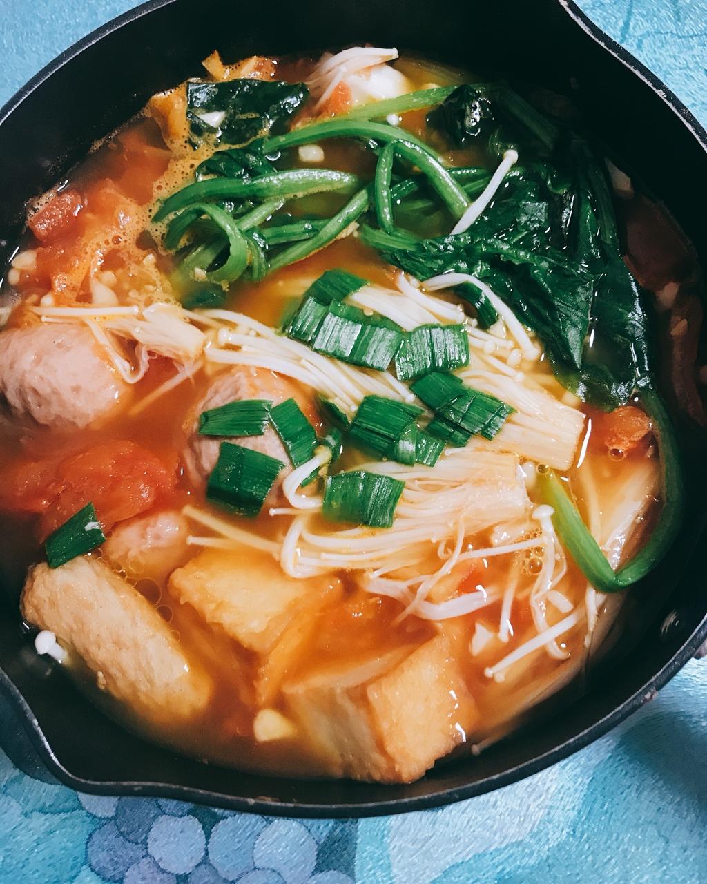 【金针菇番茄肥牛锅】