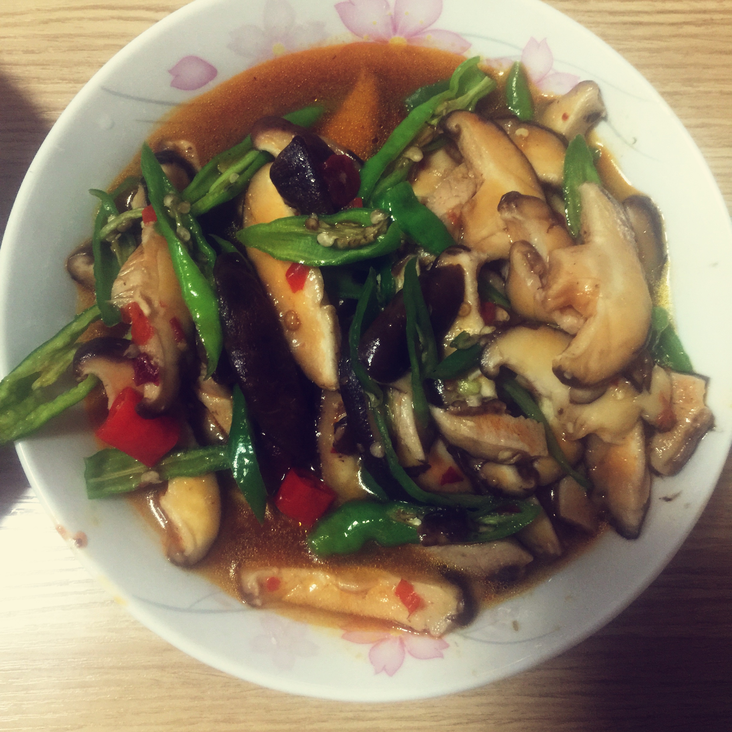 青椒炒香菇