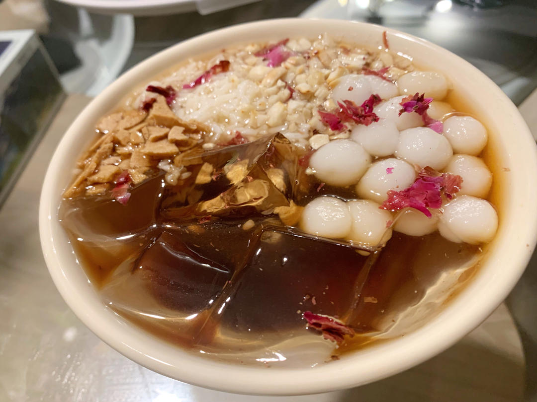 【黑糖桂花圆子冰粉】