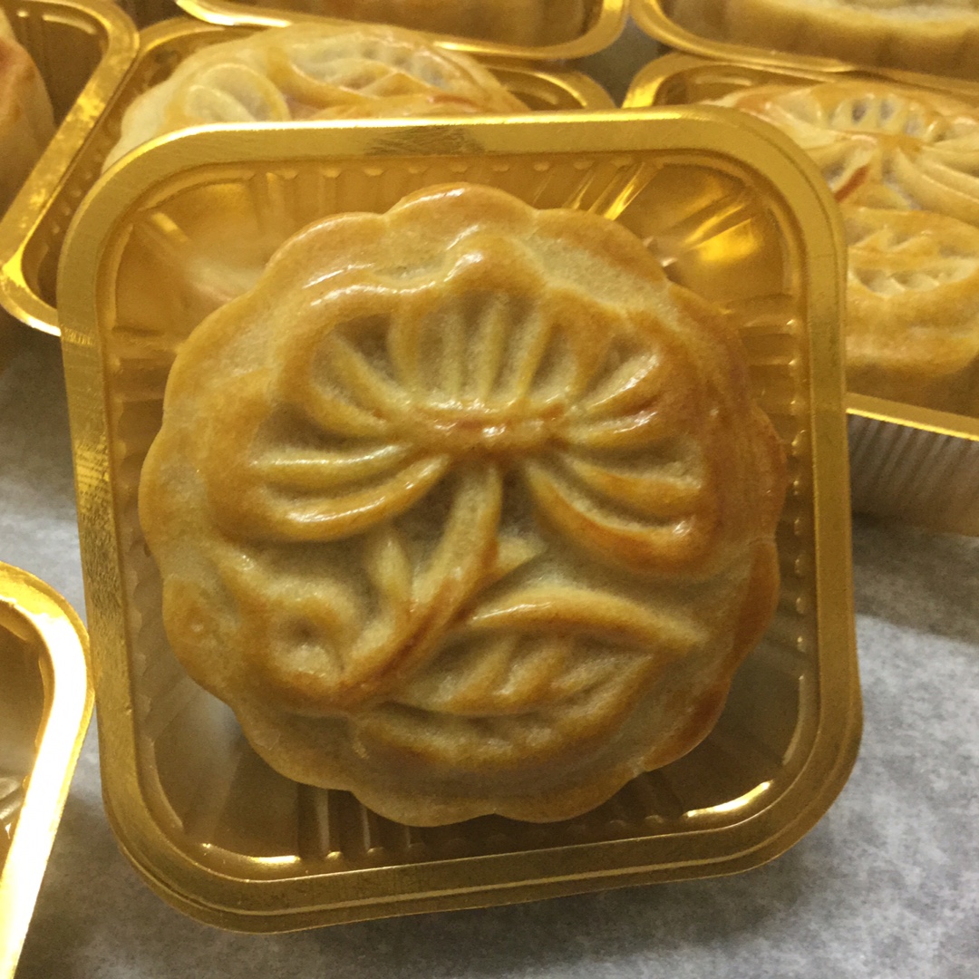 广式月饼——蛋黄莲蓉月饼