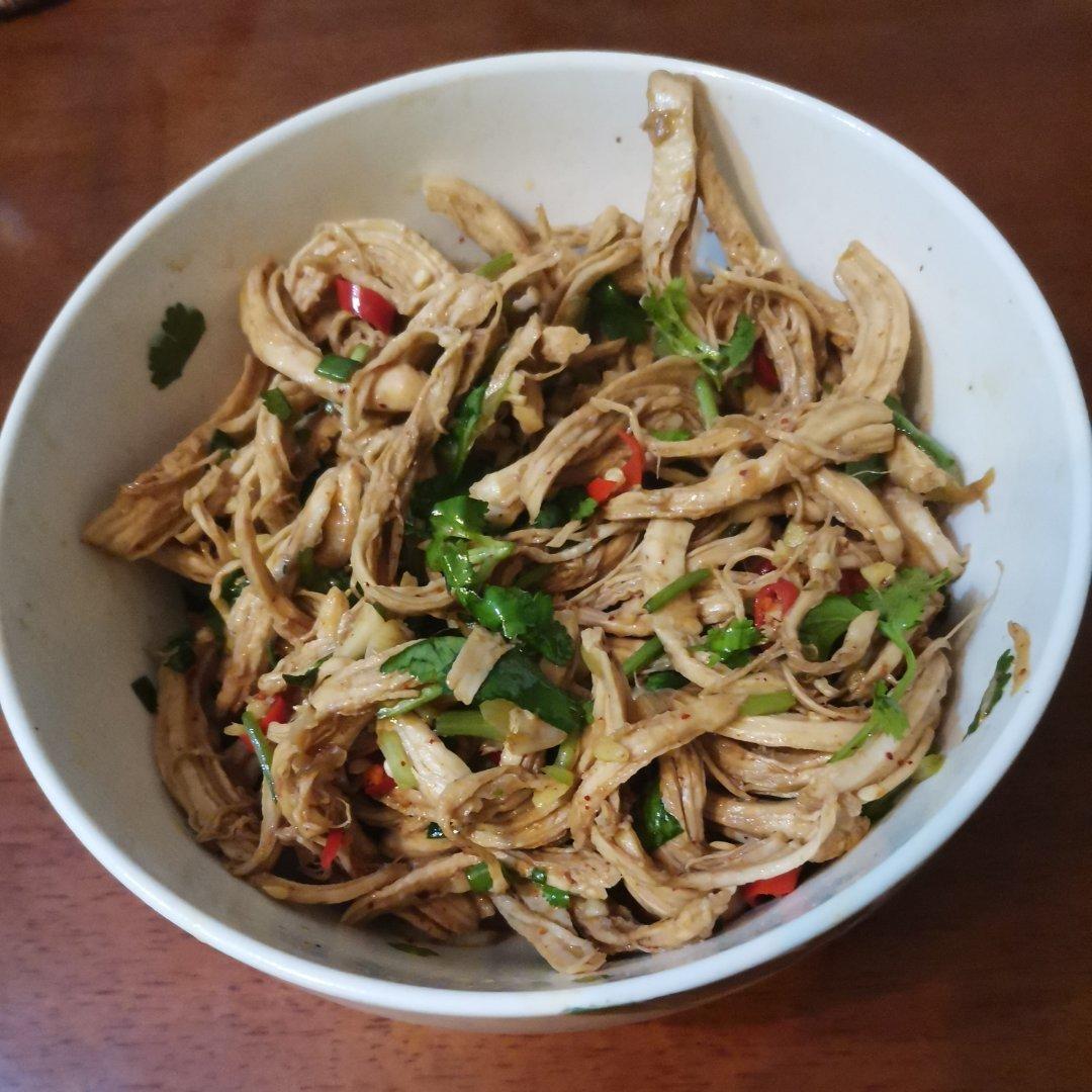 盐焗/手撕鸡腿-简单凉拌的做法