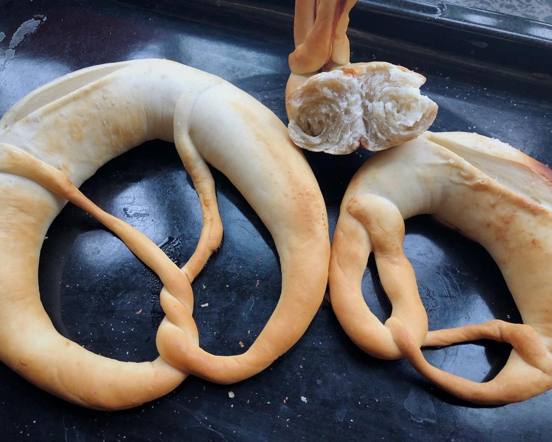 哈喽~面包你好！巴伐利亚碱水面包