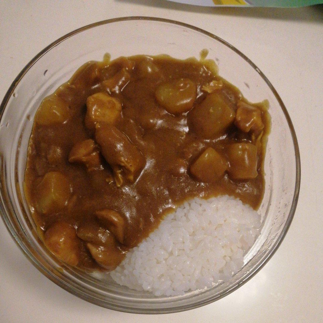 土豆咖喱鸡肉饭