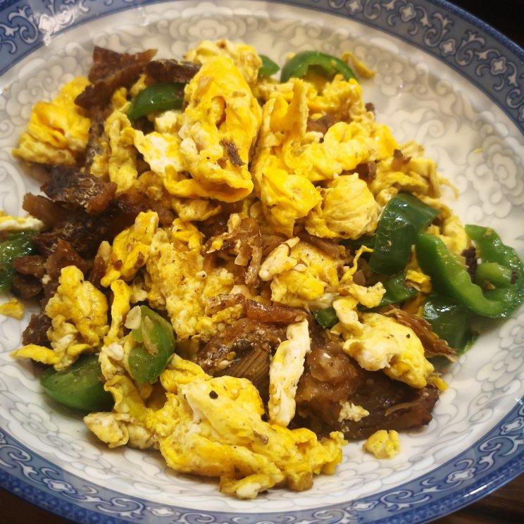 男爵夫人做的指尖兰香豆豉鲮鱼炒蛋我要吃三碗饭