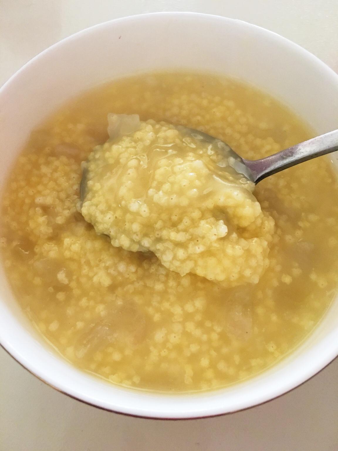 银耳香梨小米粥的做法