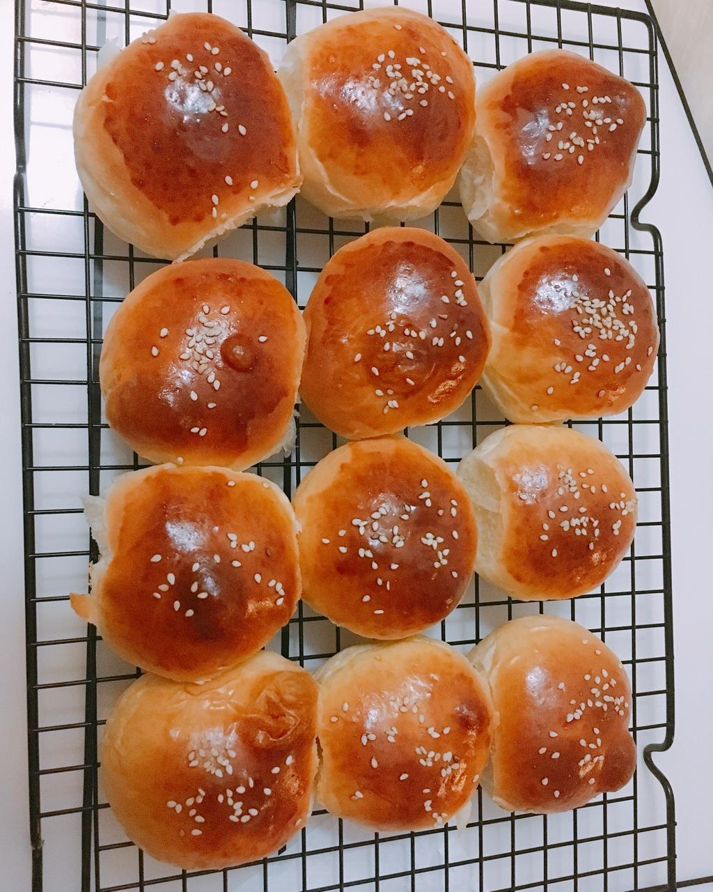 大人小孩都爱不释口的【蜂蜜牛奶小餐包】