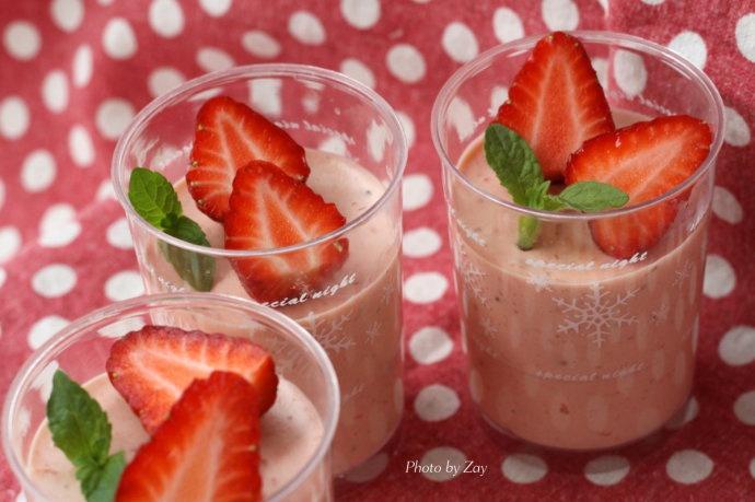 草莓冻芝士杯