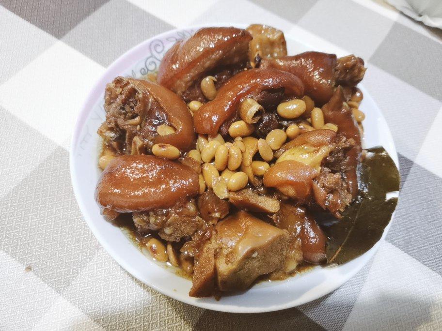 流口水的黄豆炖猪蹄