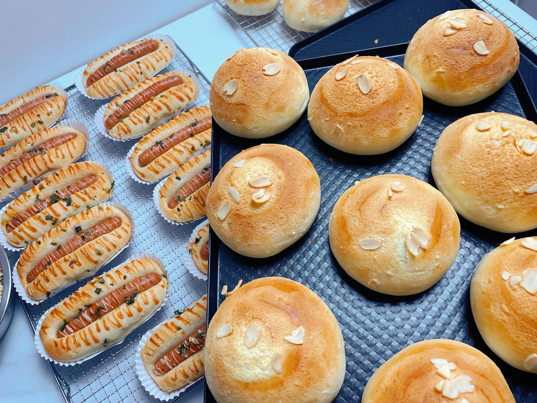 软呼呼巨好吃~雪芙杏仁餐包