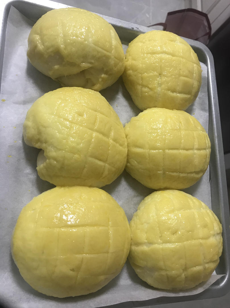 好吃到炸裂的港式菠萝包（附带制作酥皮的小视频）