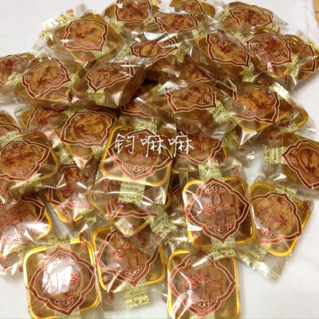 广式月饼—蛋黄莲蓉月饼