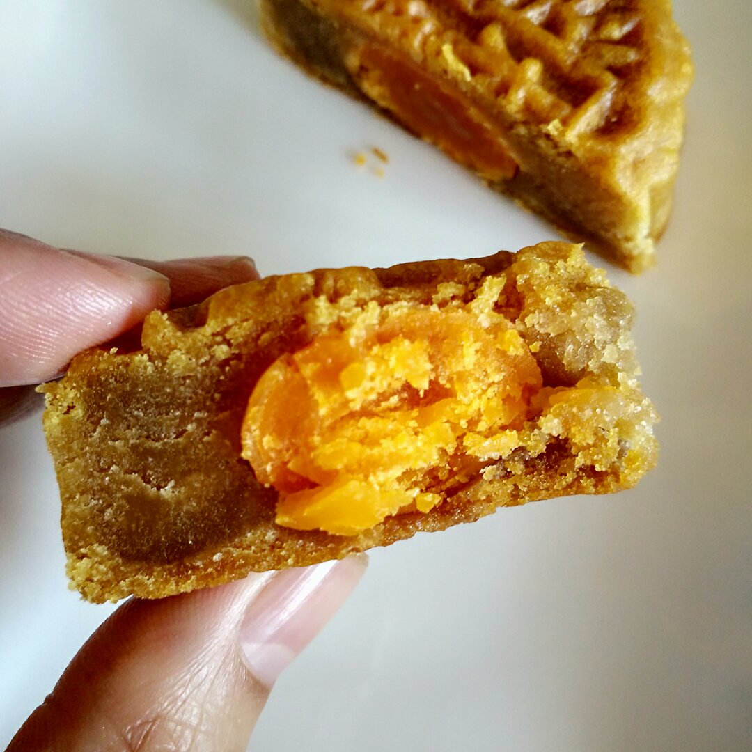 广式月饼——蛋黄莲蓉月饼