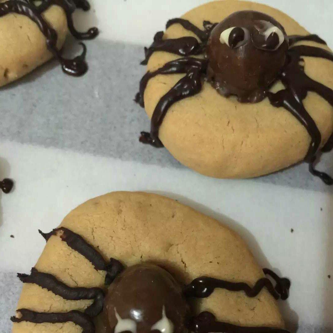 万圣节蜘蛛花生酱曲奇