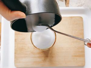 没有蒸汽咖啡机，也可以打奶泡的8种方式的做法 步骤12