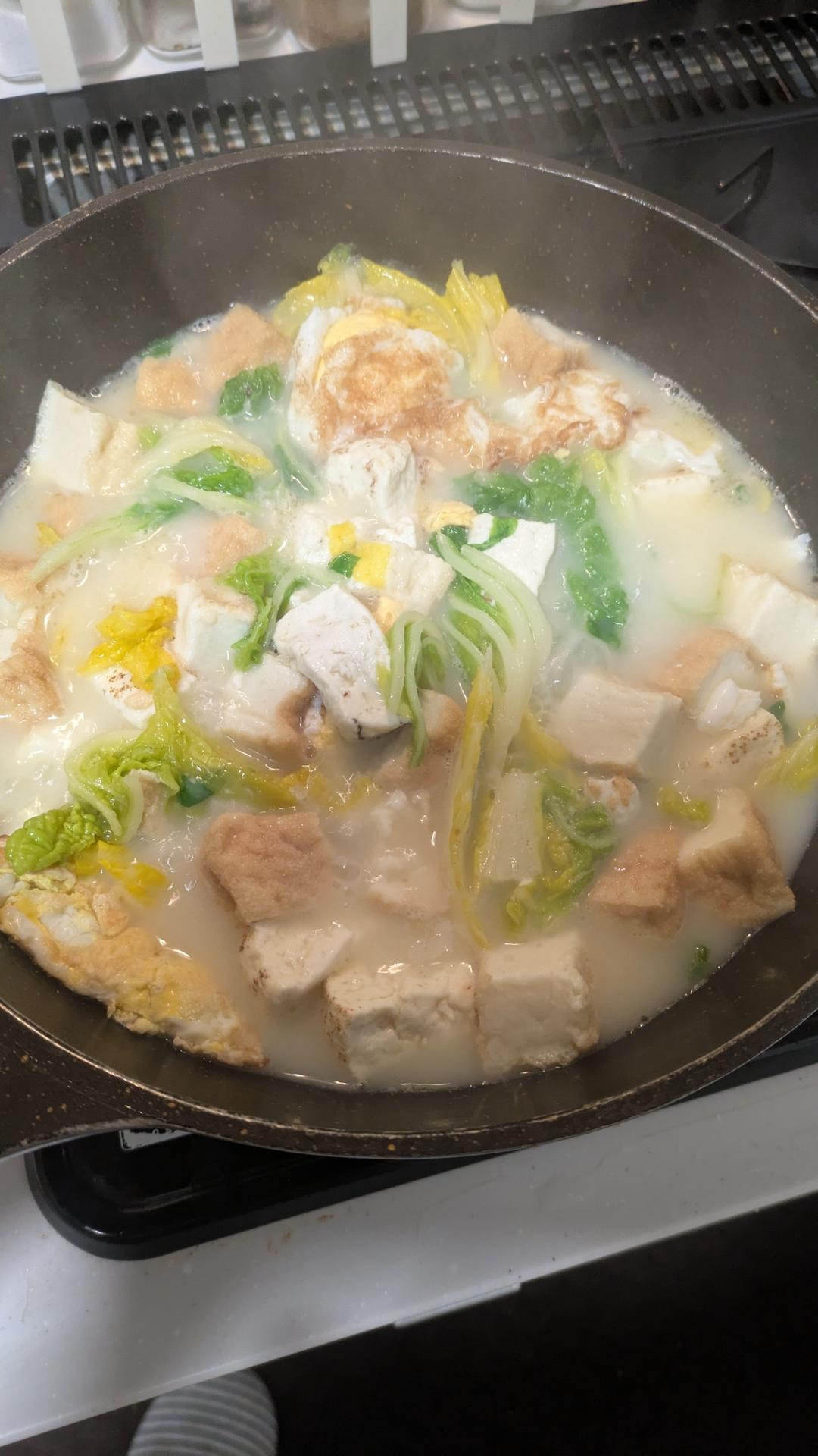 冬天做一锅热乎乎的白菜豆腐汤，食材简单‼️