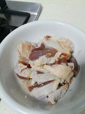 海南椰子鸡汤的做法 步骤2