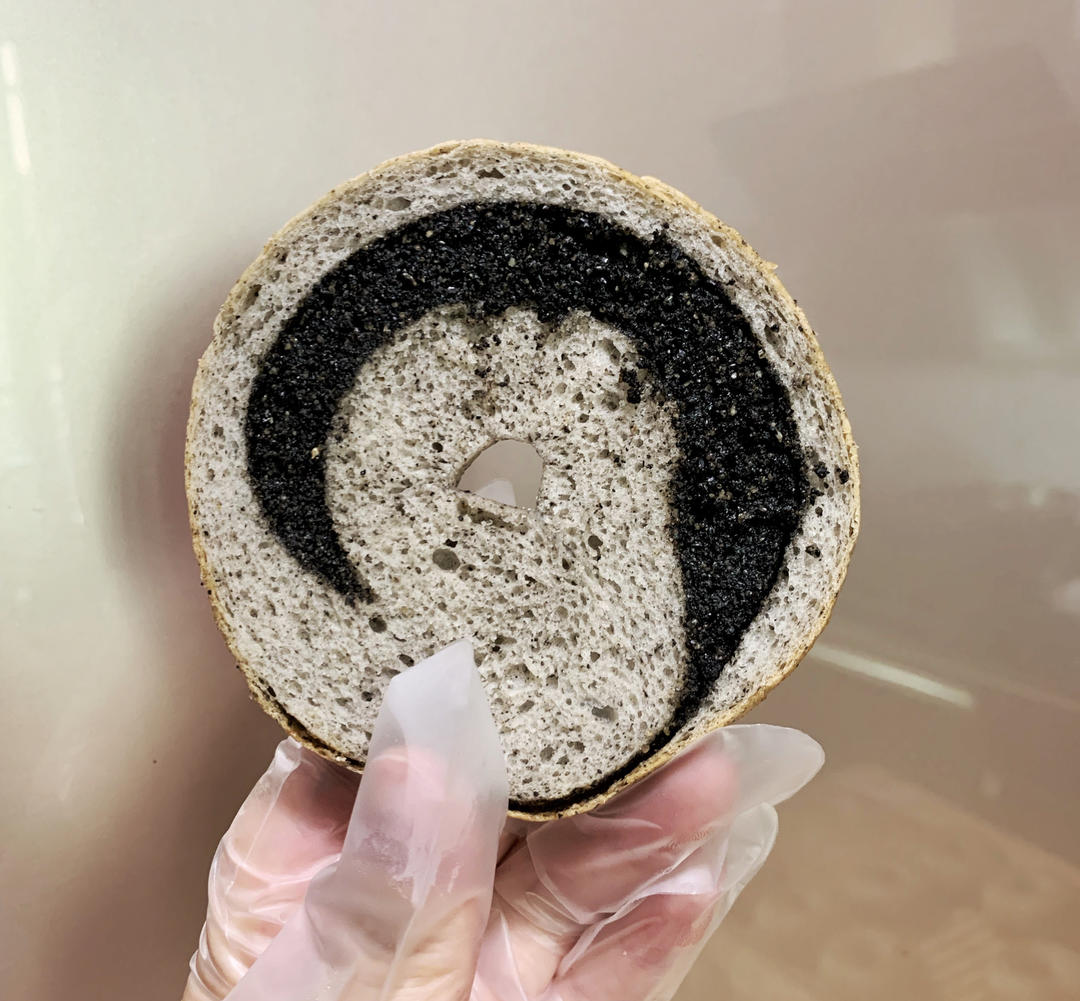 双倍黑芝麻奶酥贝果🥯一起吃养生贝果吧