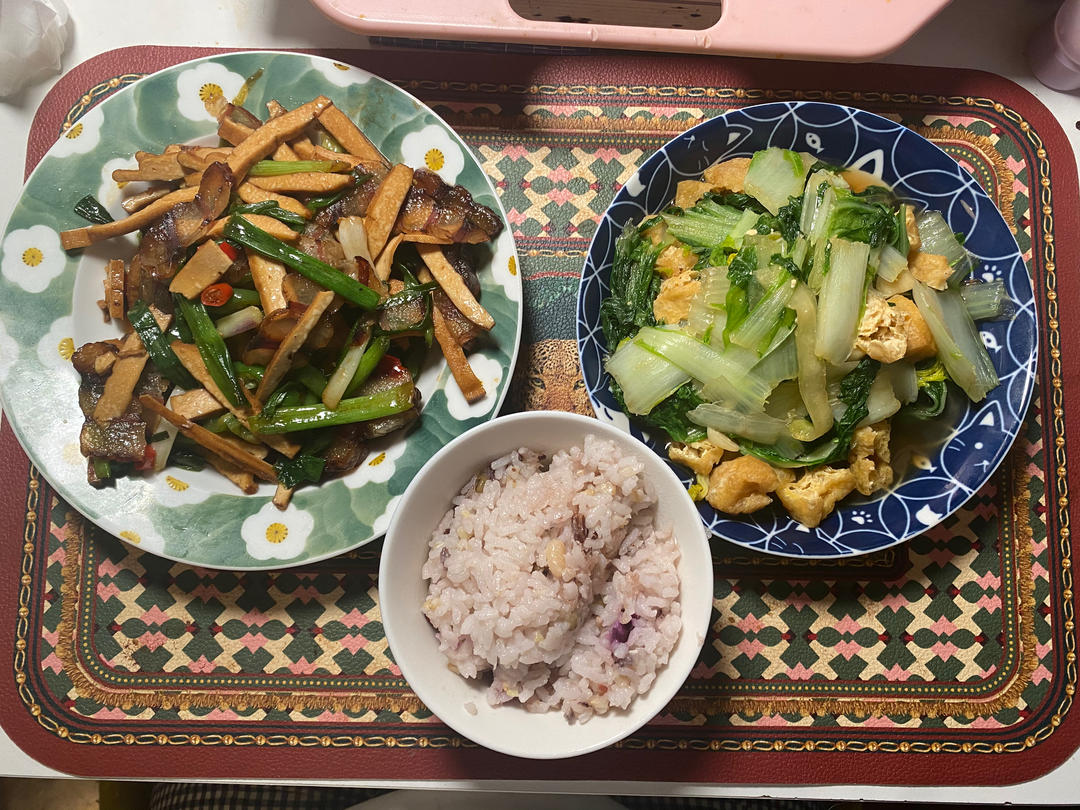 大蒜辣椒炒腊肉