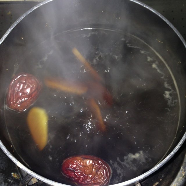 饭爱杰_因你而在做的红枣姜汤