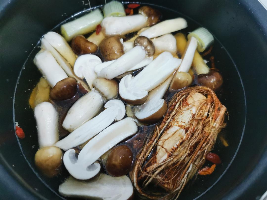 强身健体，提高免疫力
【姬松茸虫草花鸡汤】