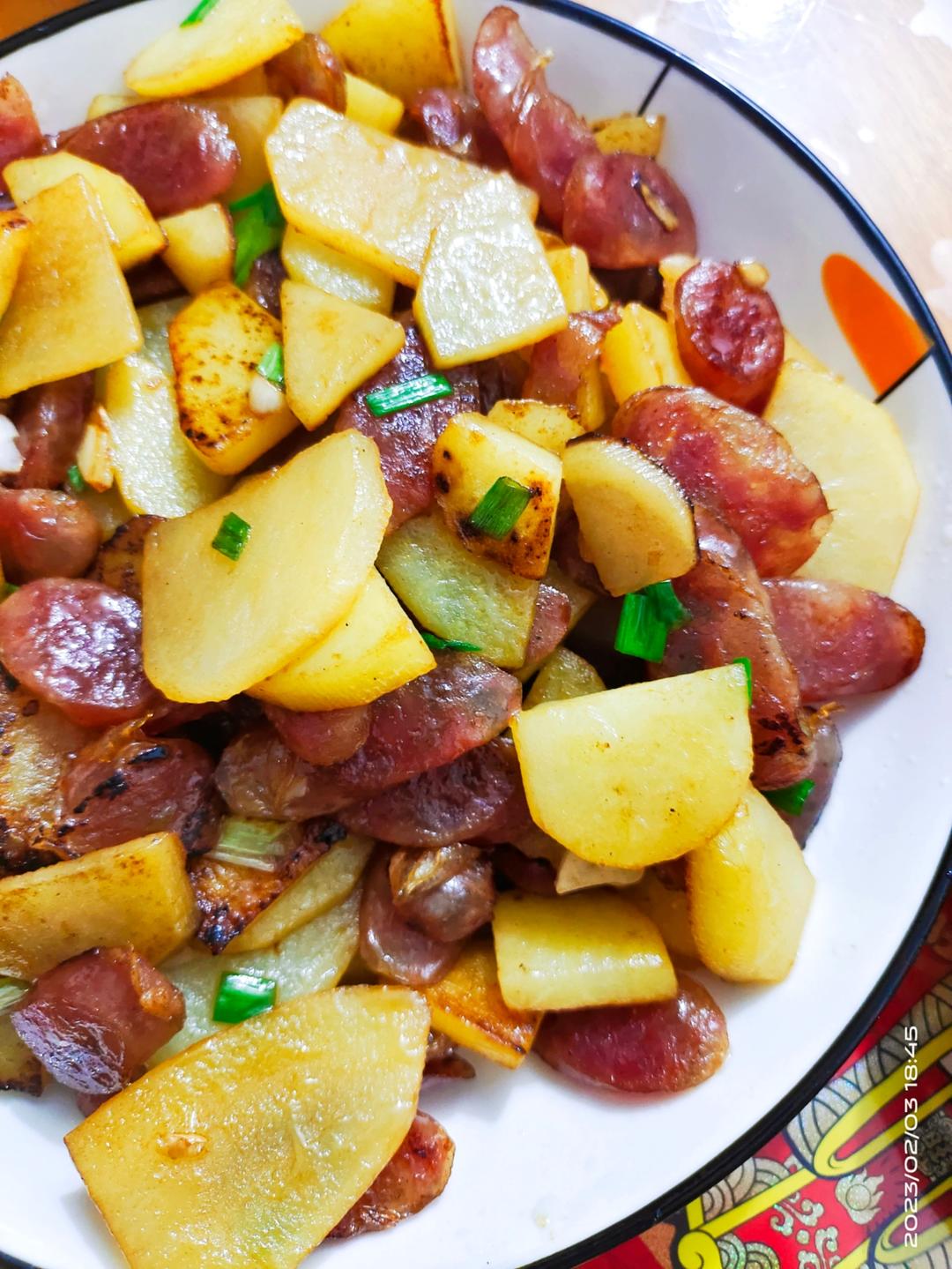 家常土豆炒腊肠