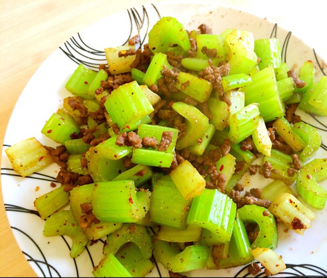芹菜牛肉末「下饭神器」