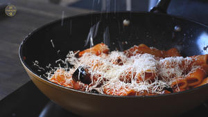 【视频】西西里岛上的又一经典茄子料理，用贝里尼的歌剧命名的诺玛意面（2020更新）的做法 步骤13
