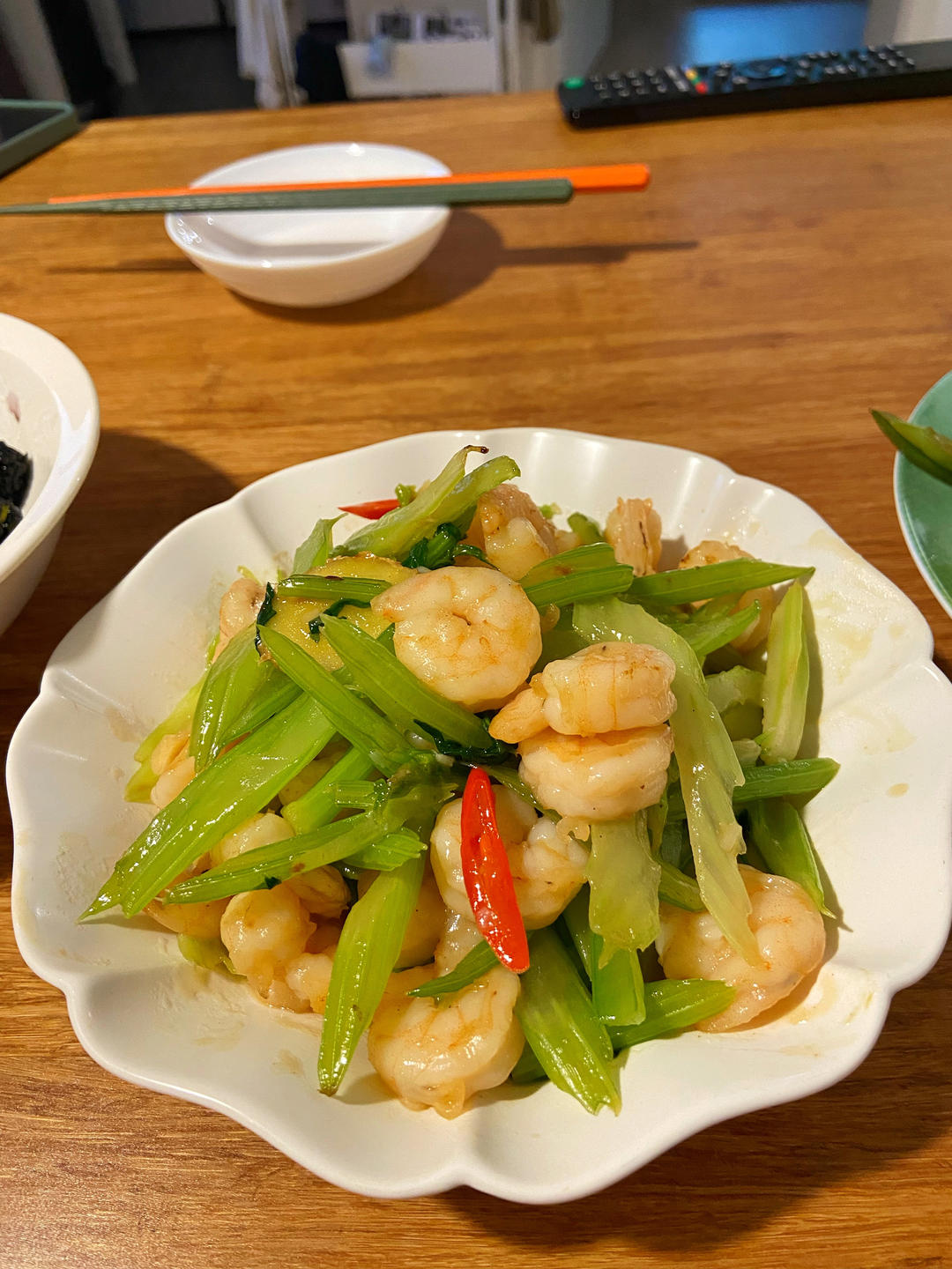 超级嫩的西芹吃法（西芹虾仁），小朋友也可以吃很多