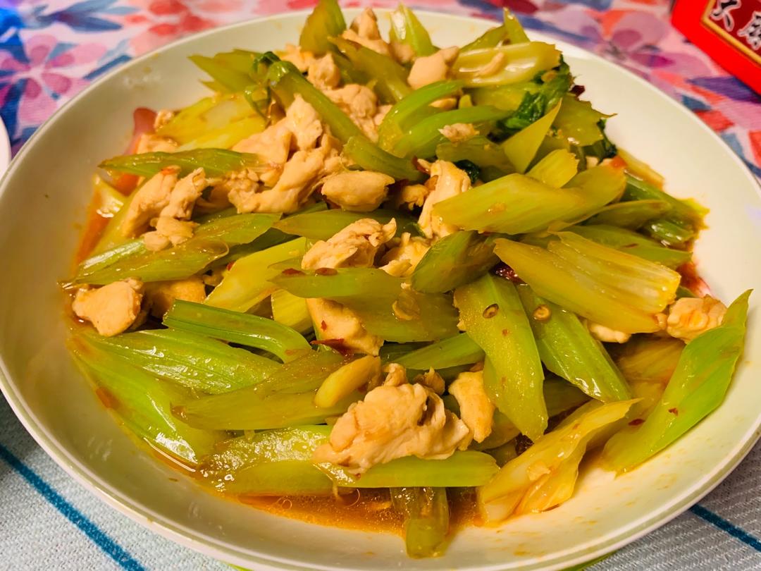 芹菜炒肉