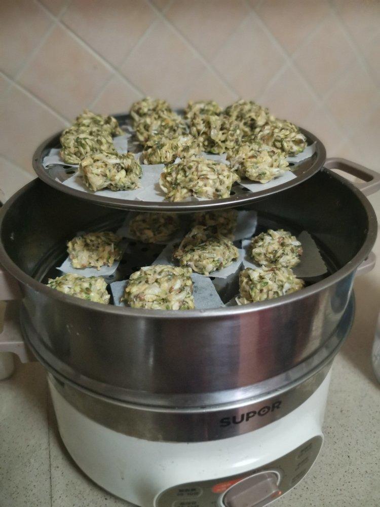 槐花猪肉皮肚虾仁饺子