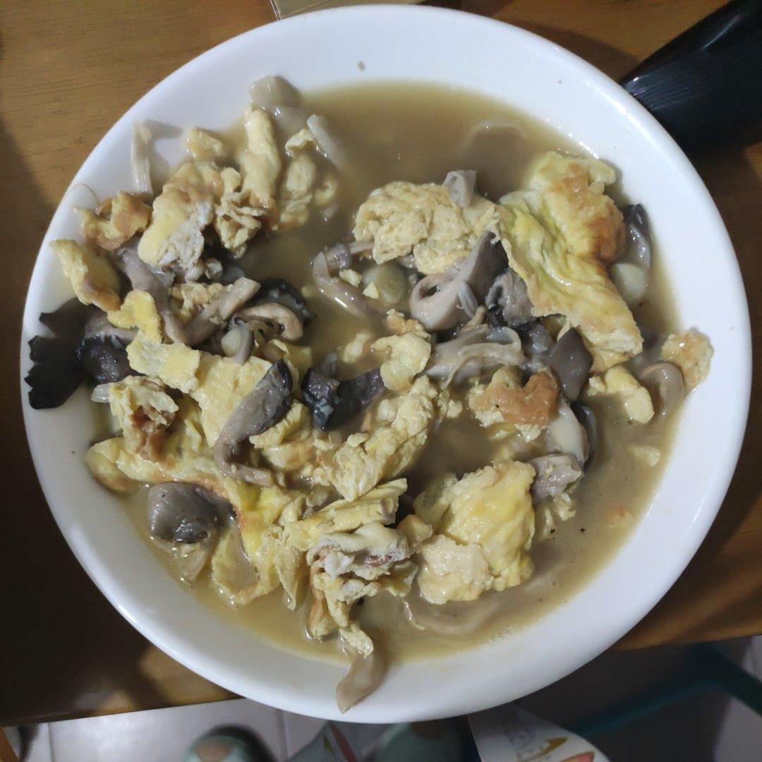 蘑菇炒鸡蛋	平菇这样炒，鲜美无比巨好吃