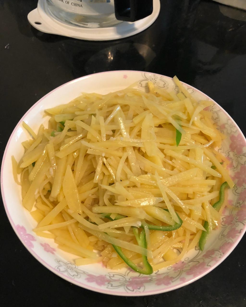 弖痮钕亭做的醋溜土豆丝