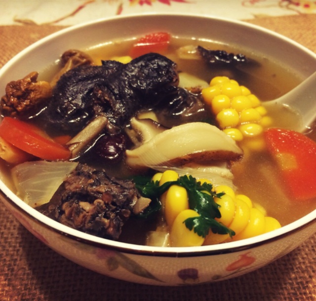 枸杞红枣乌鸡汤