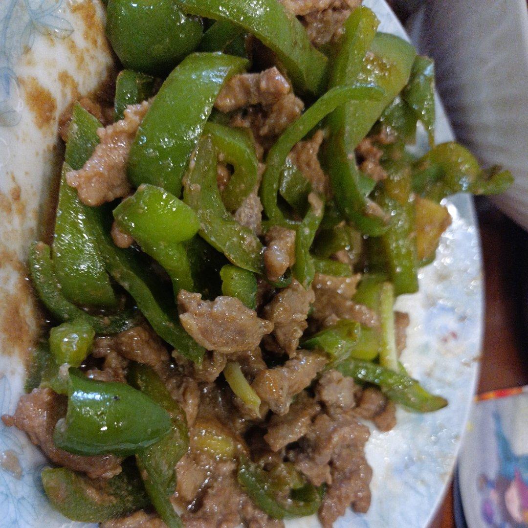 厨师长教你：“青椒牛肉丝”的家常做法，家乡的味道，先收藏了